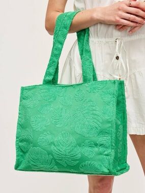 Urban Expressions Beachside Bliss Tote – Green Leaf Print Terry Tote – BNWT